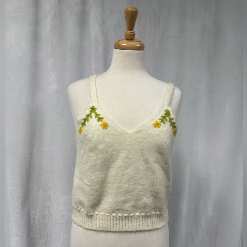 Brand New Mango Cream Floral Hand Embroidered V-Neck Knit Tank Top Size XL